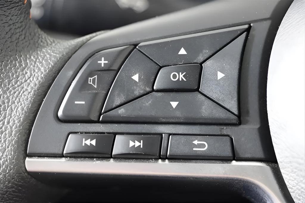 Used 2023 Nissan Versa SR w/ Trunk Package FWD image 33
