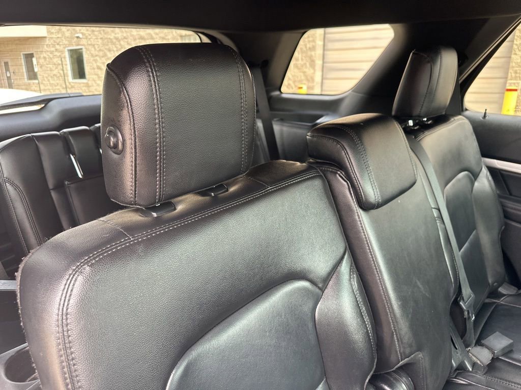 Used 2017 Ford Explorer XLT w/ Equipment Group 202A FWD image 24