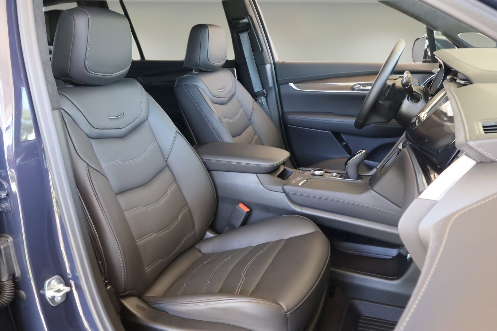 Certified 2025 Cadillac XT6 Premium Luxury w/ Platinum Package image 21