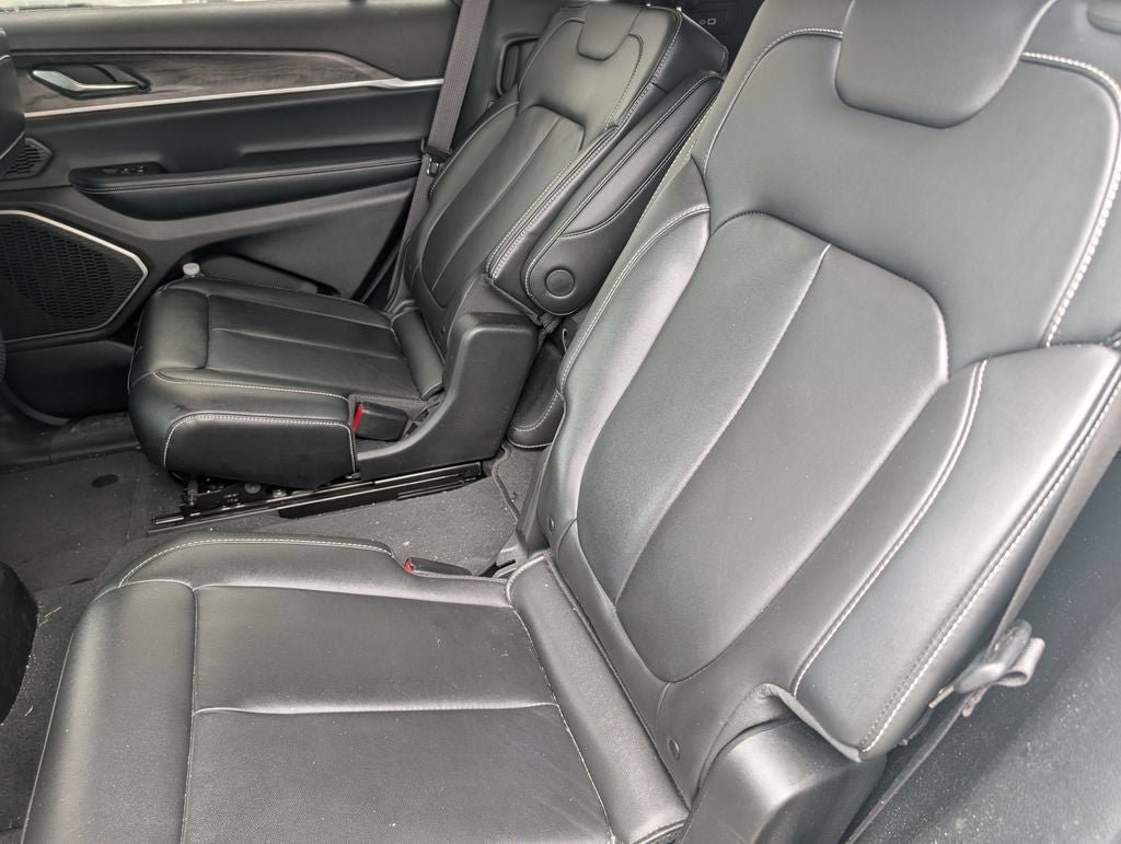 Used 2022 Jeep Grand Cherokee L Limited AWD/4WD image 5