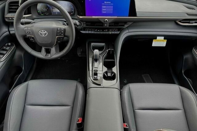 New 2025 Toyota Crown Signia AWD/4WD image 5