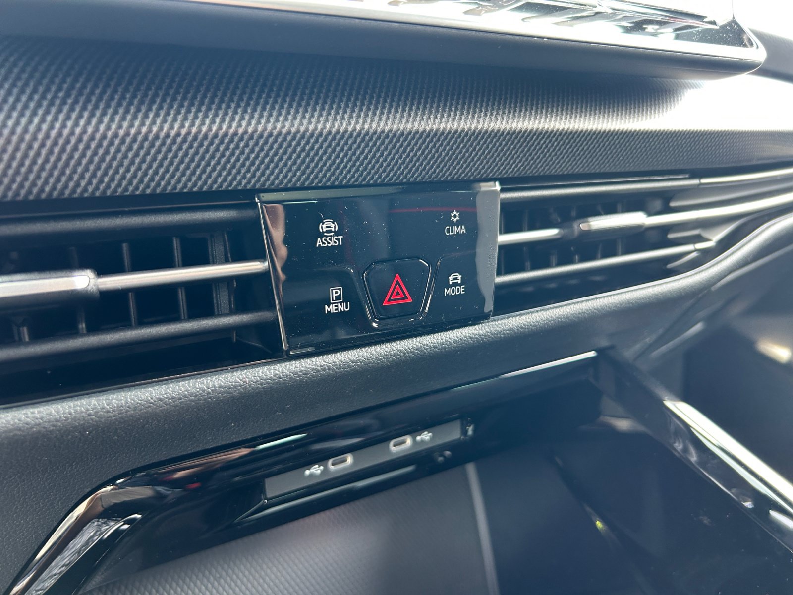 New 2026 Volkswagen Golf SE FWD image 12