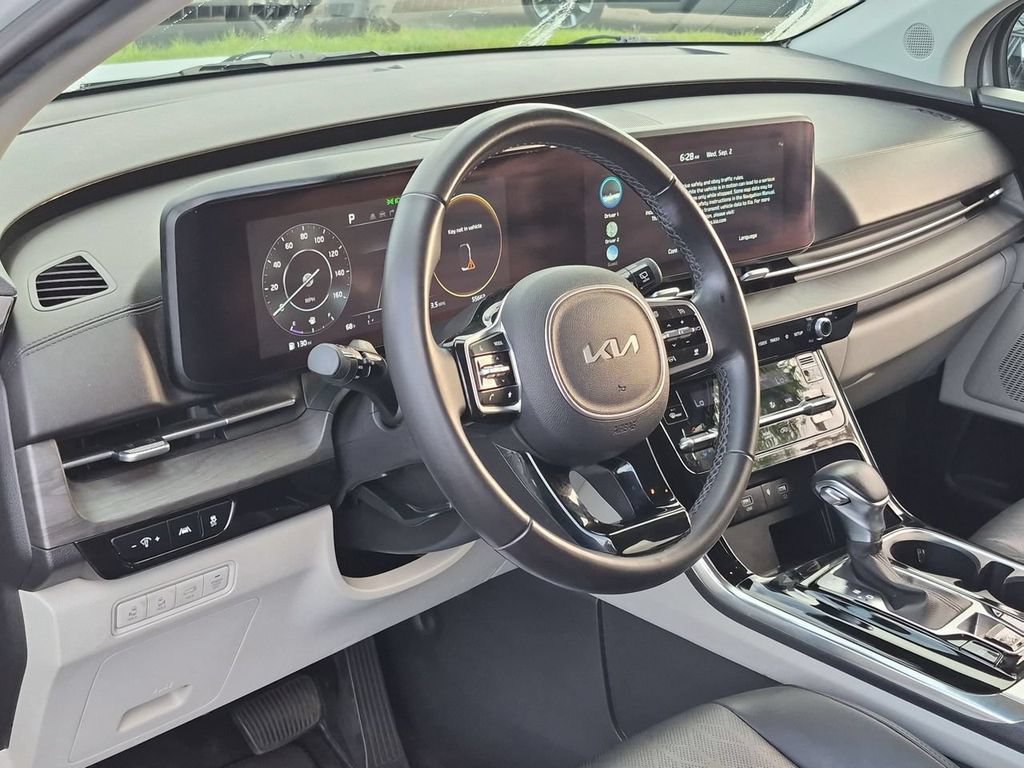 Certified 2023 Kia Carnival SX FWD image 10