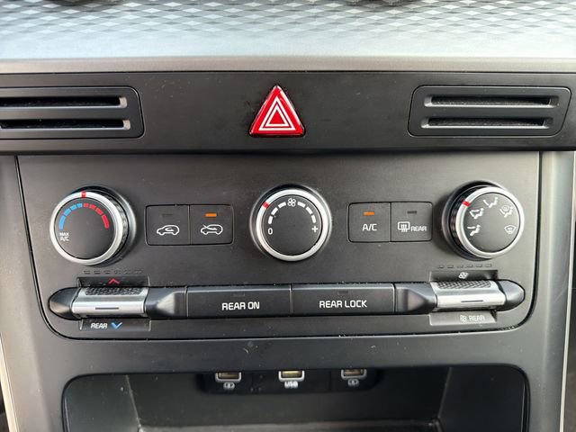 Used 2023 Kia Carnival LX FWD image 20