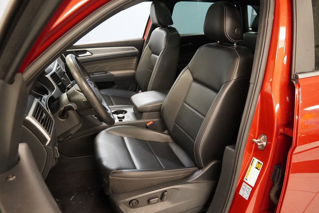 Used 2021 Volkswagen Atlas Cross Sport SE w/ Panoramic Sunroof Package image 3