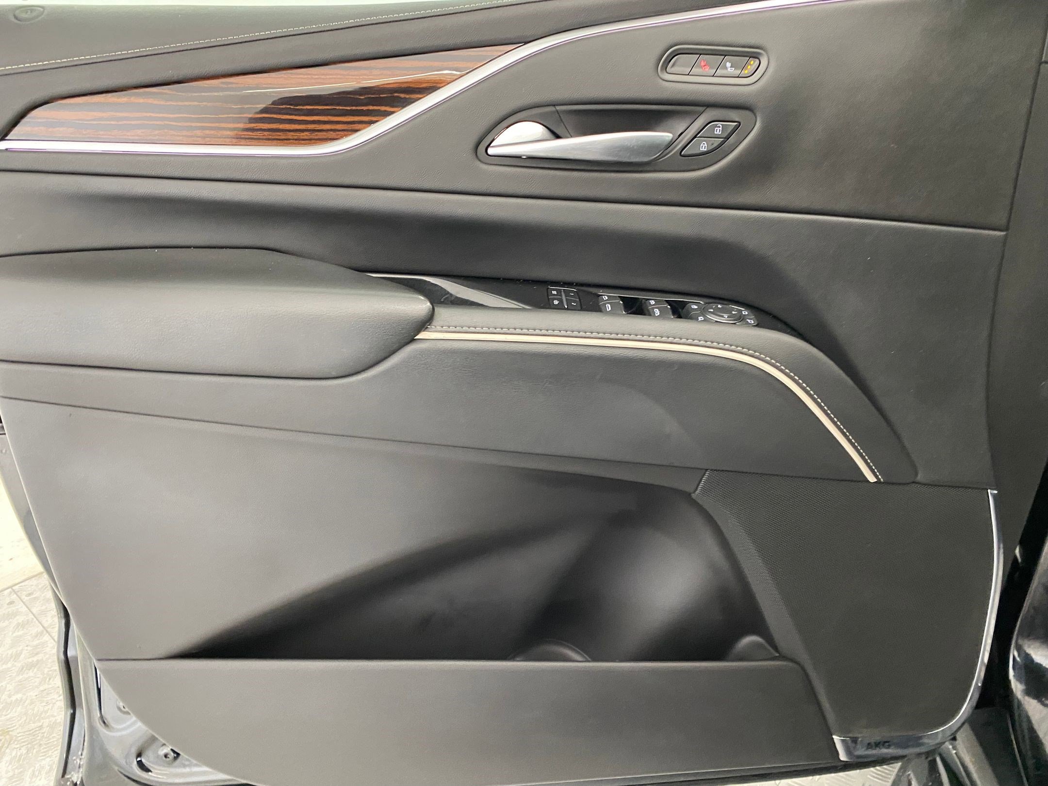 Used 2022 Cadillac Escalade Luxury image 24