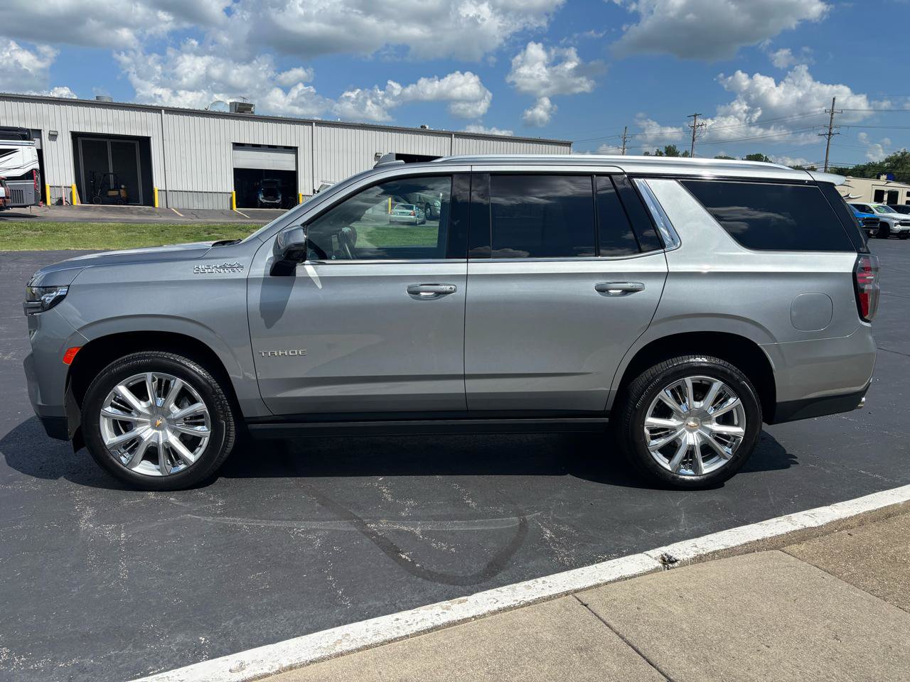 Used 2024 Chevrolet Tahoe High Country w/ Premium Package AWD/4WD image 6