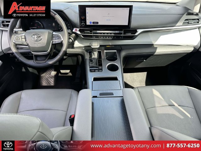 Used 2025 Toyota Sienna XLE FWD image 17