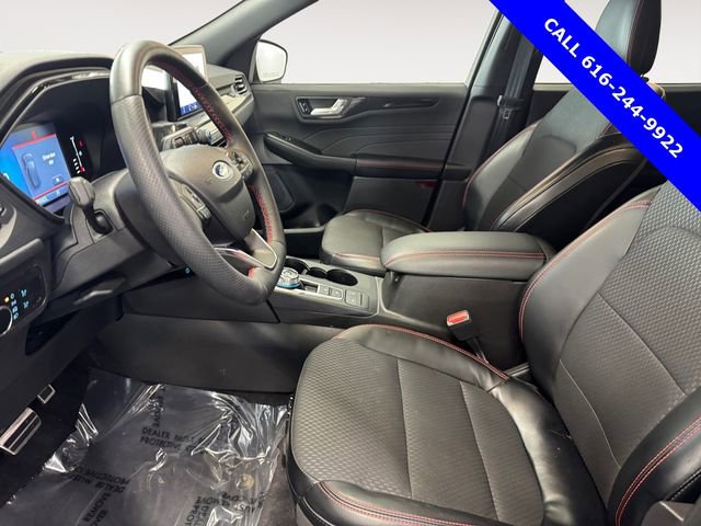 Used 2023 Ford Escape ST-Line image 5