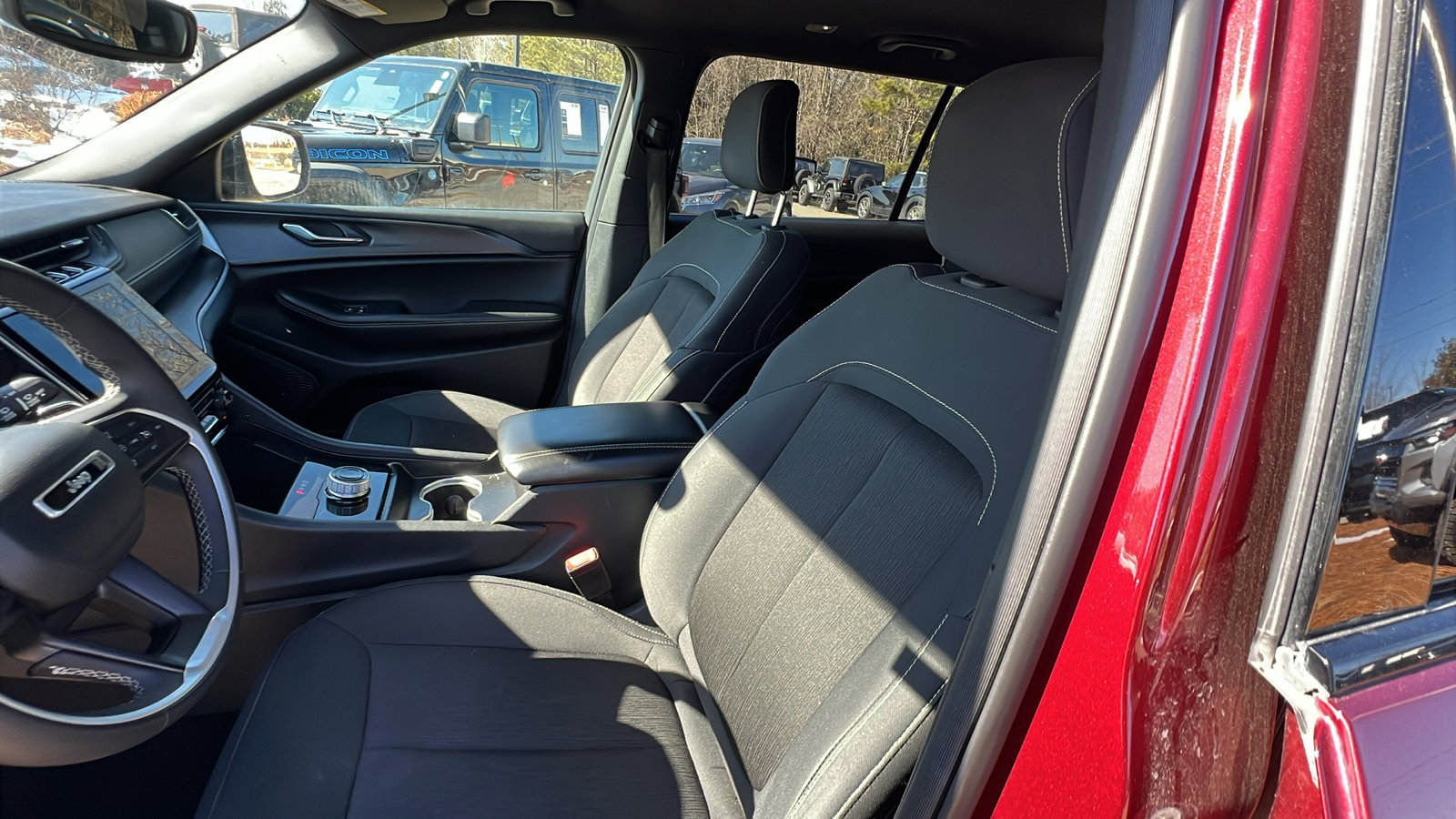 Certified 2024 Jeep Grand Cherokee L Laredo image 17