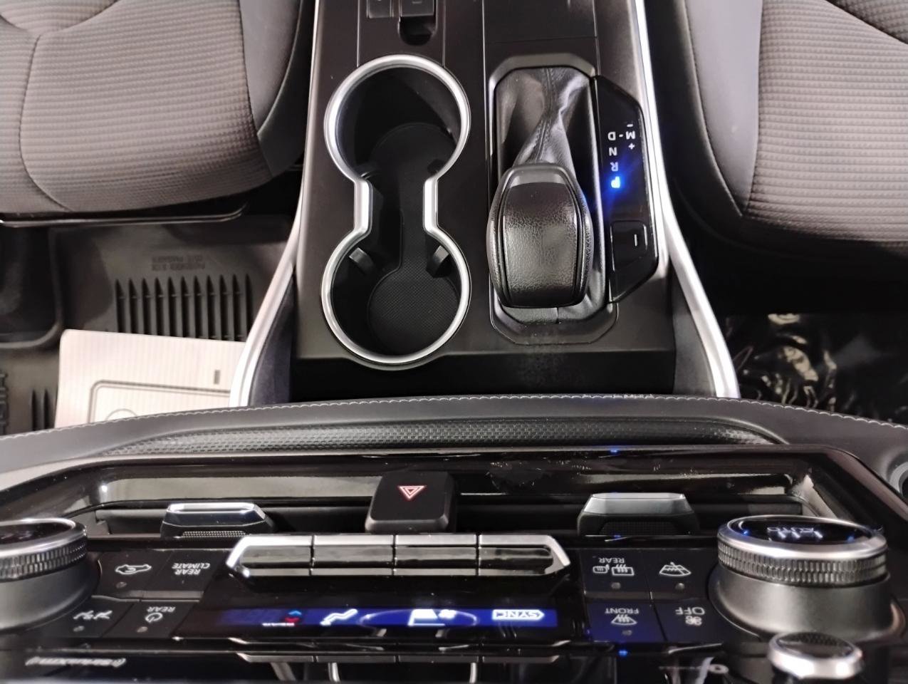 Used 2021 Toyota Highlander L image 39