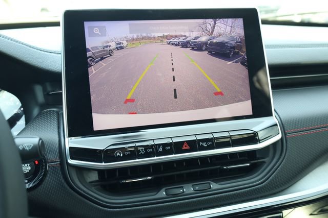 Used 2025 Jeep Compass Trailhawk image 18