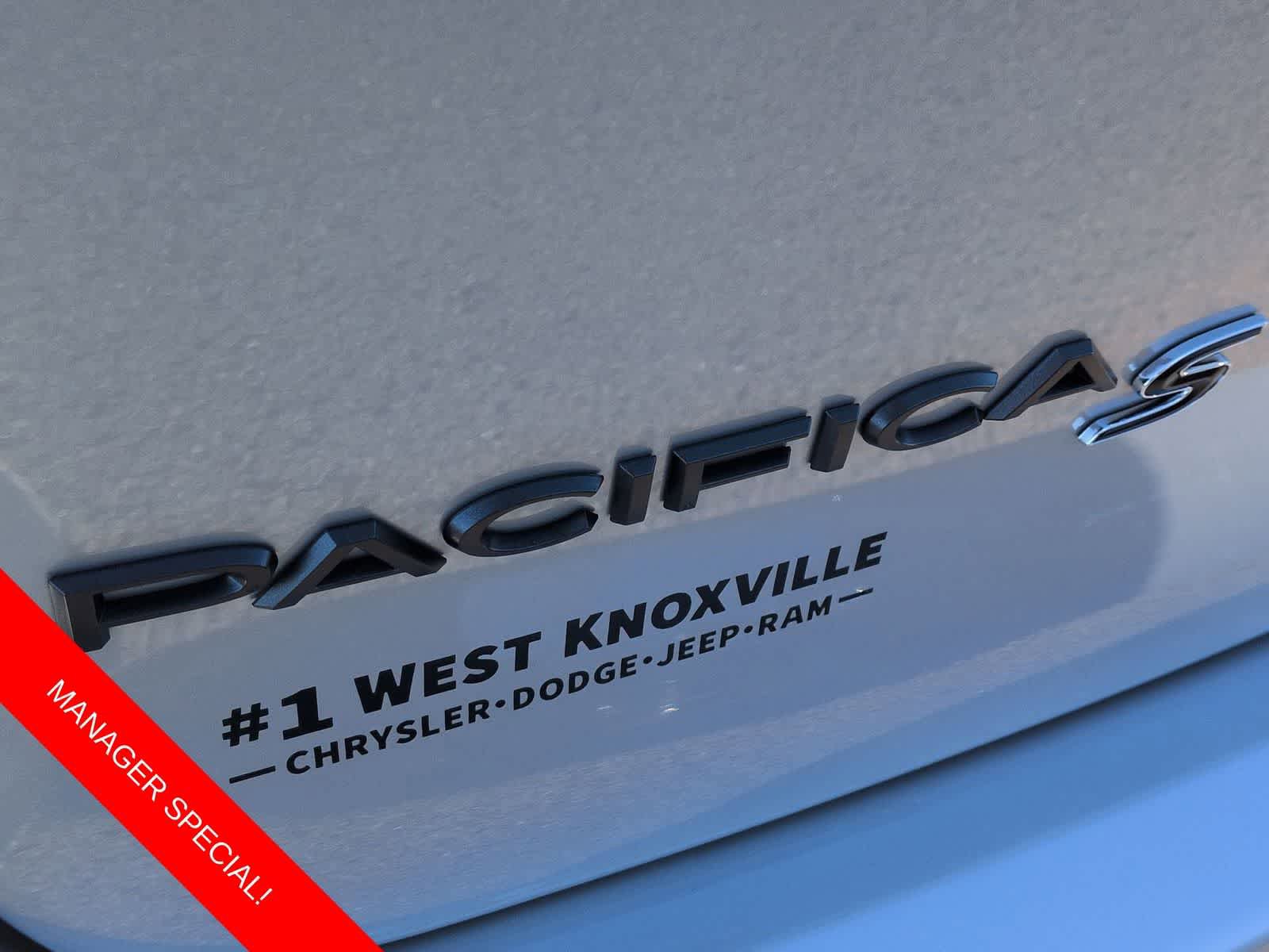 New 2026 Chrysler Pacifica Select w/ S Appearance Package image 5