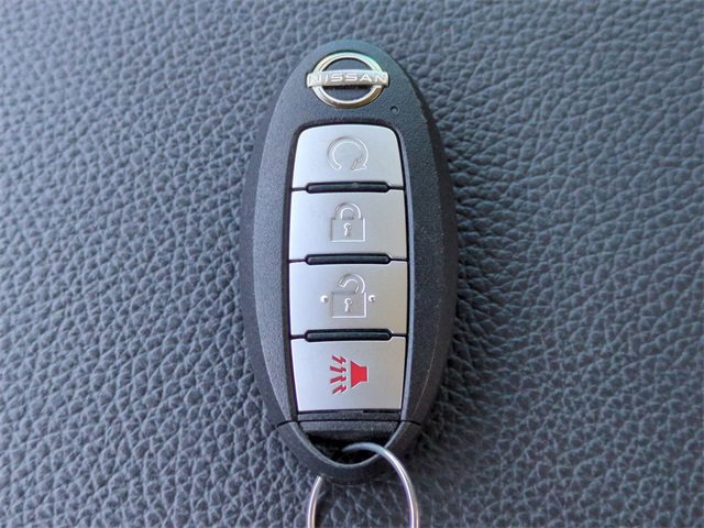 Used 2024 Nissan Titan SV w/ SV Convenience Package image 28