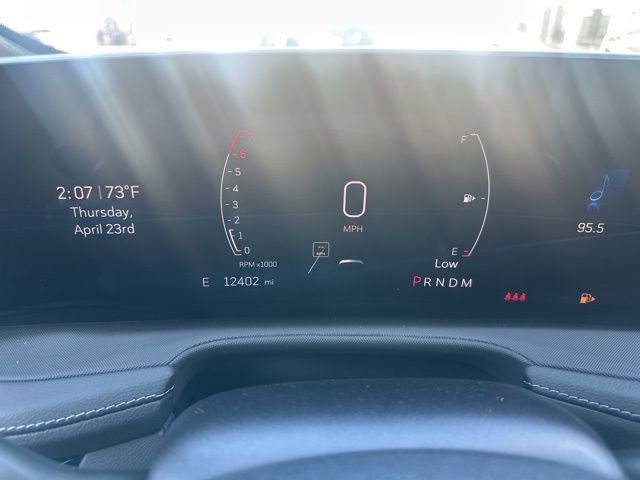 Used 2024 Cadillac XT4 Luxury w/ Cold Weather Package FWD image 11