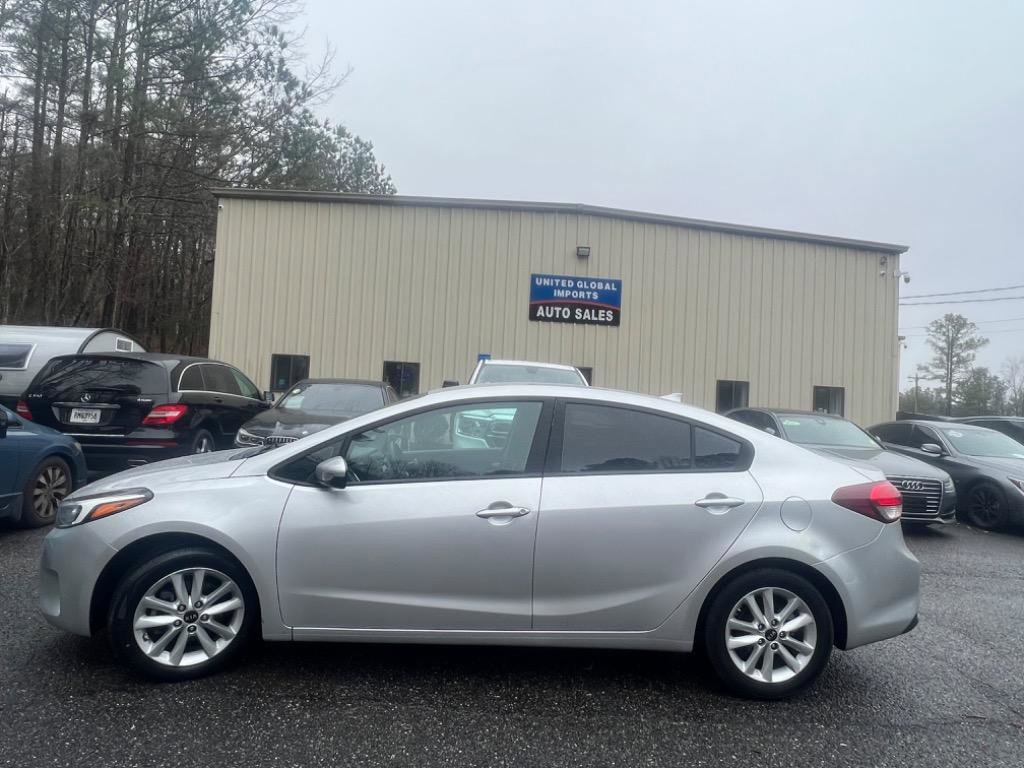 Used 2017 Kia Forte LX w/ LX Popular Package image 3