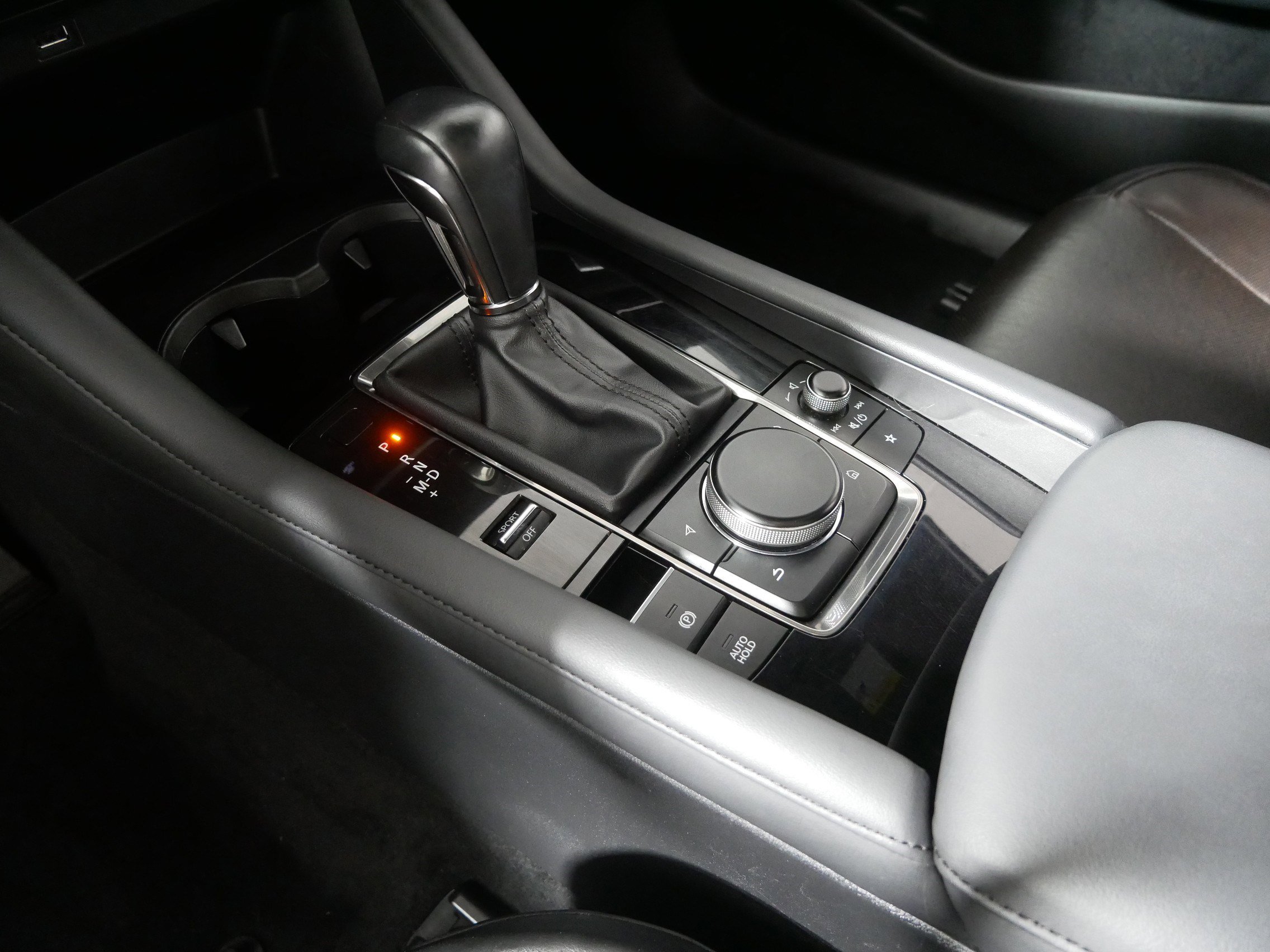 Used 2021 MAZDA MAZDA3 Hatchback w/Premium Plus Pkg image 24