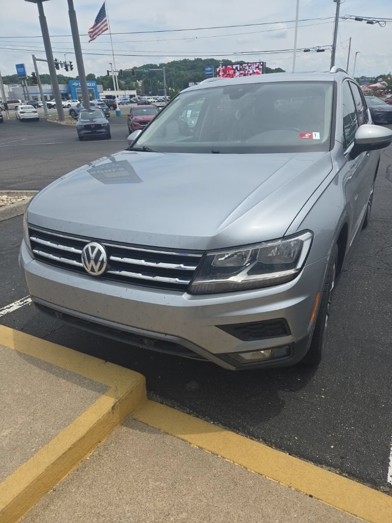 Used 2020 Volkswagen Tiguan SEL AWD/4WD image 2