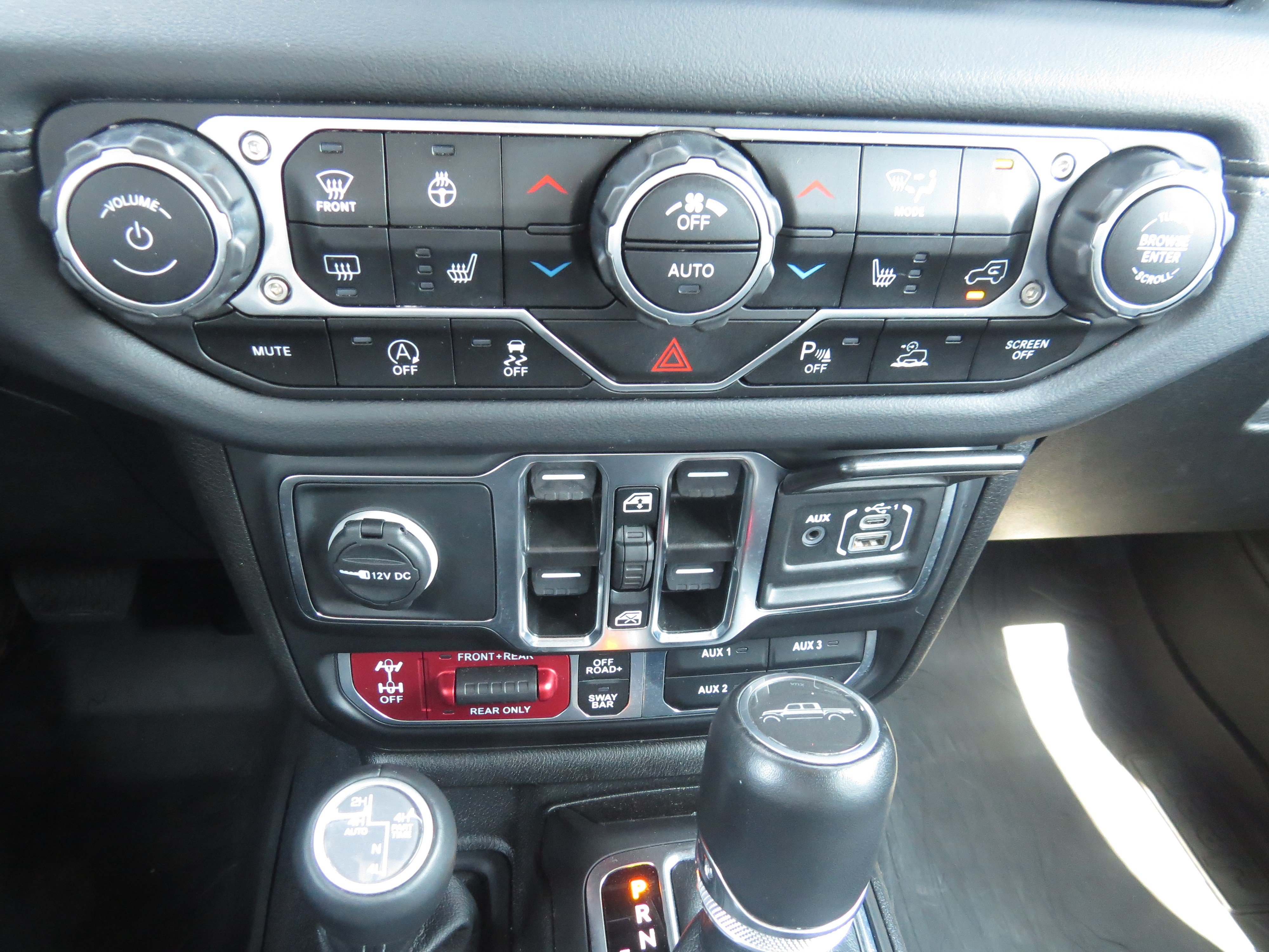Used 2024 Jeep Gladiator Rubicon AWD/4WD image 22