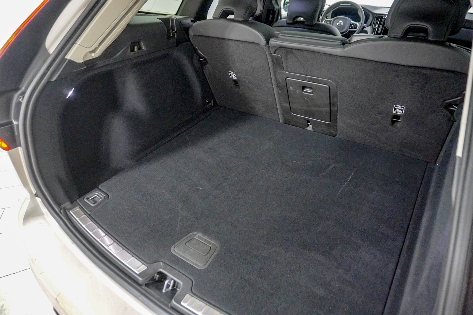 Used 2025 Volvo XC60 B5 Plus image 8