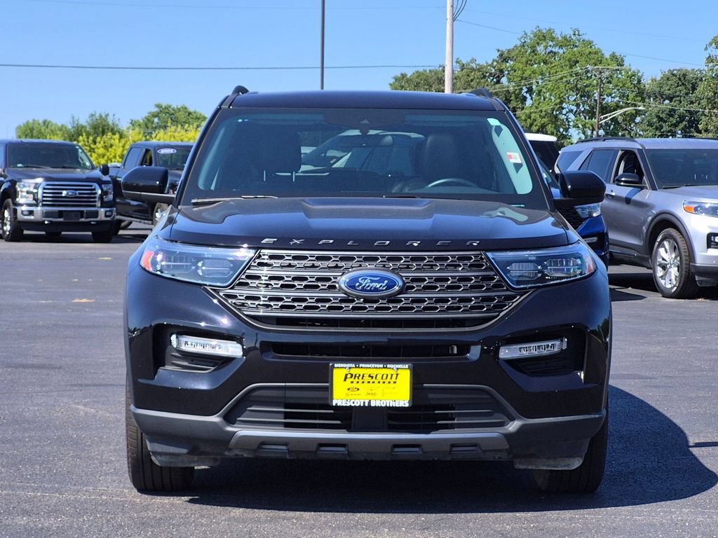 Used 2024 Ford Explorer XLT w/ Equipment Group 202A AWD/4WD image 2