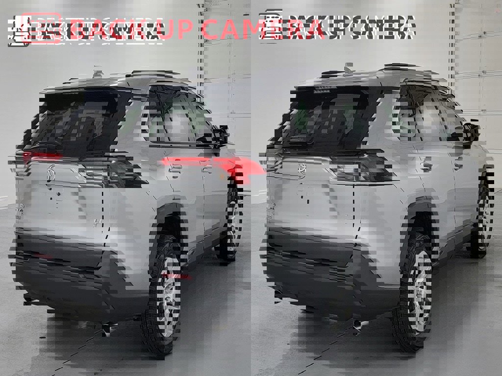 Used 2021 Toyota RAV4 LE image 9