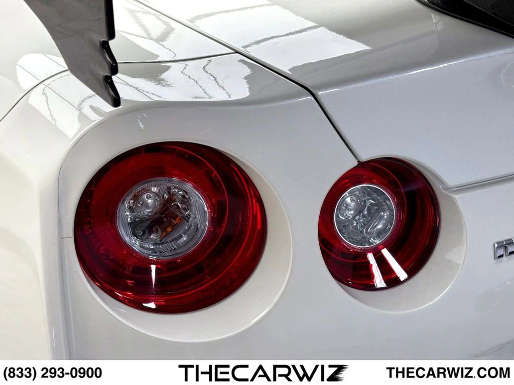 Used 2018 Nissan GT-R NISMO AWD/4WD image 29