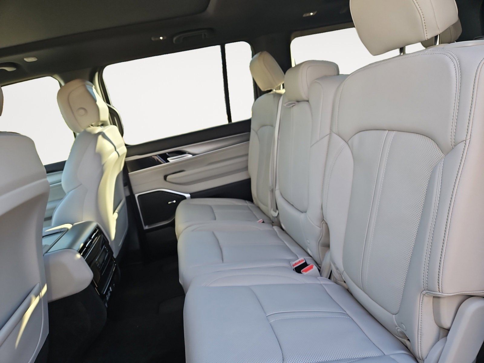 New 2025 Jeep Wagoneer 4WD image 13