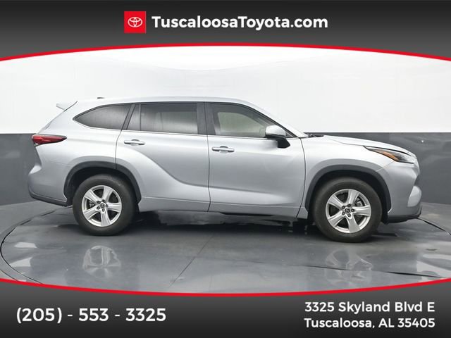 Used 2023 Toyota Highlander L FWD image 1