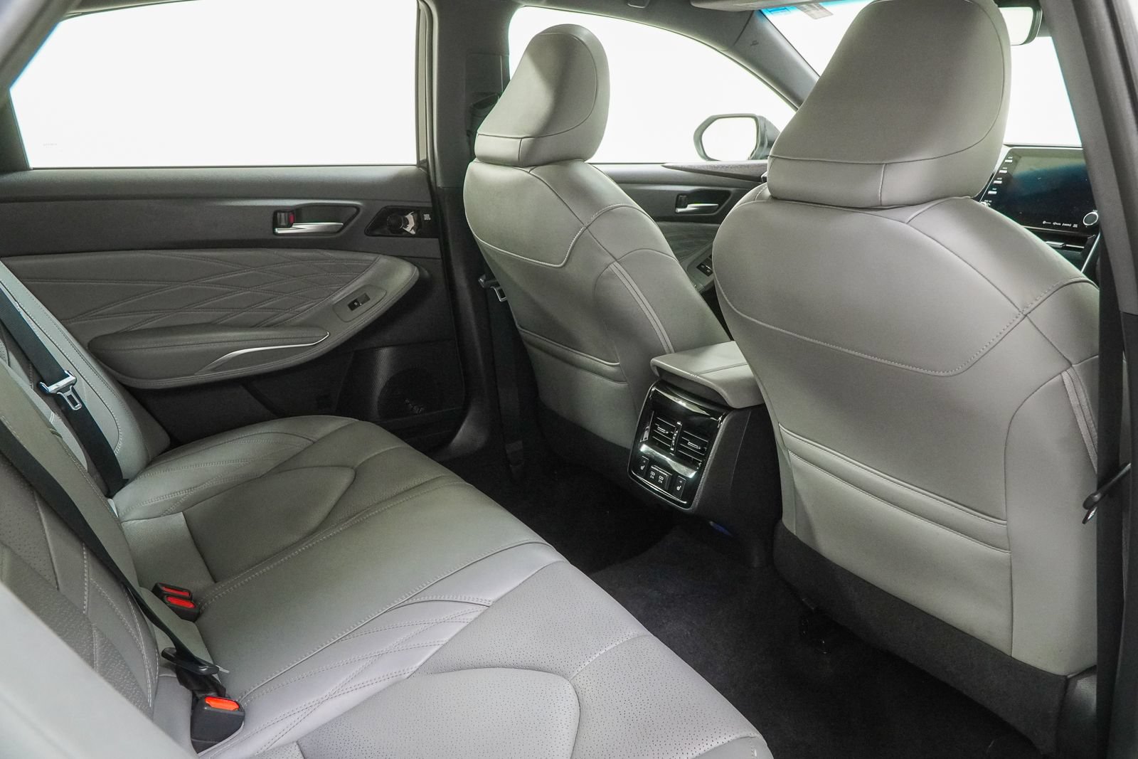 Used 2019 Toyota Avalon Limited w/ Protection Package FWD image 39