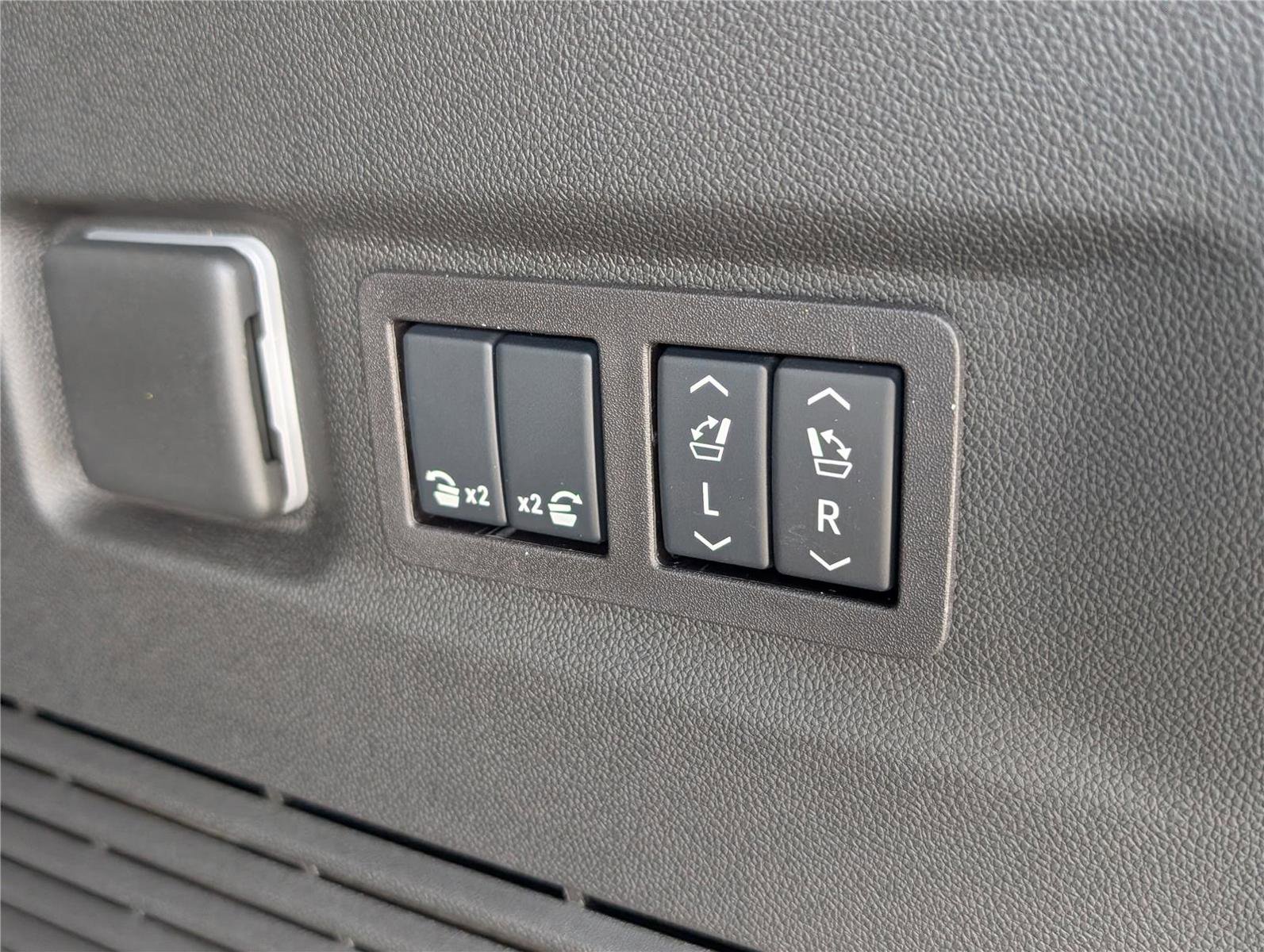 New 2026 Chevrolet Suburban Premier image 11