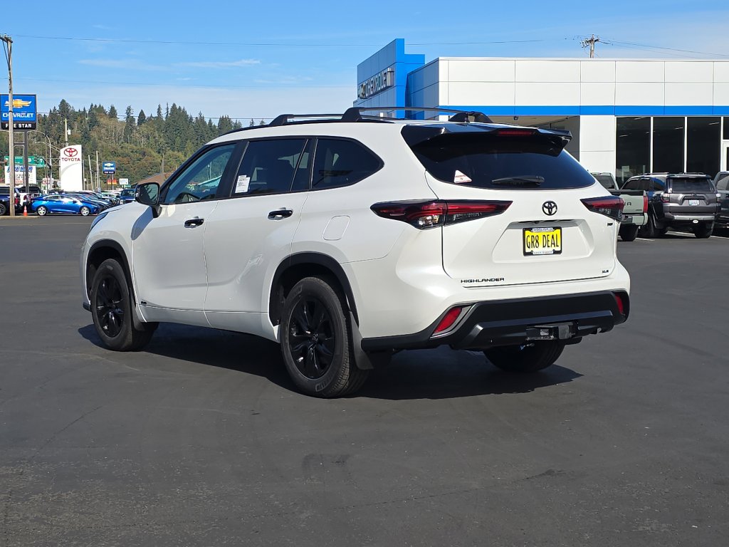 New 2025 Toyota Highlander XLE image 4