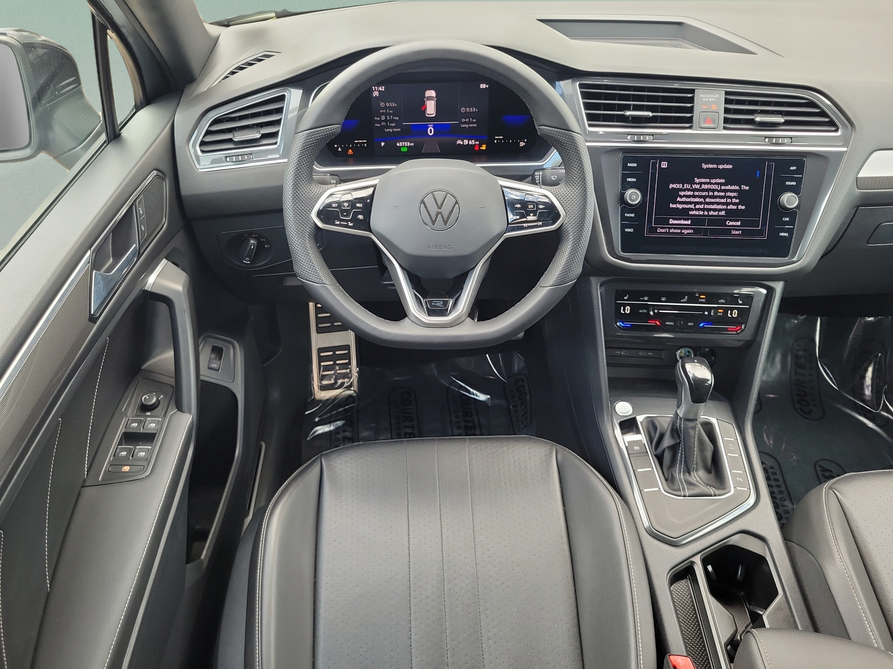 Used 2022 Volkswagen Tiguan SE R-Line FWD image 9