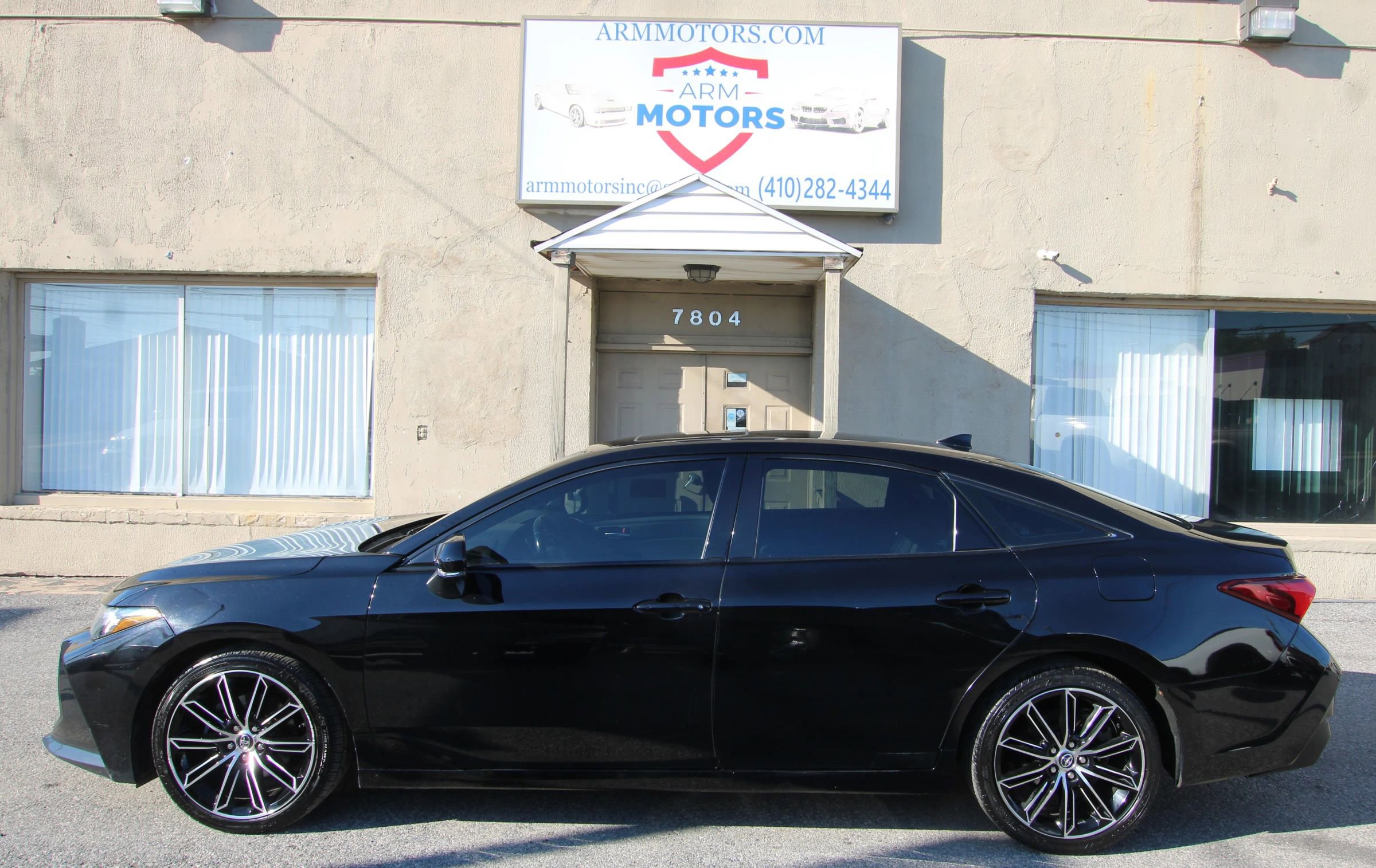 Used 2019 Toyota Avalon XLE w/ Moonroof Package FWD image 5