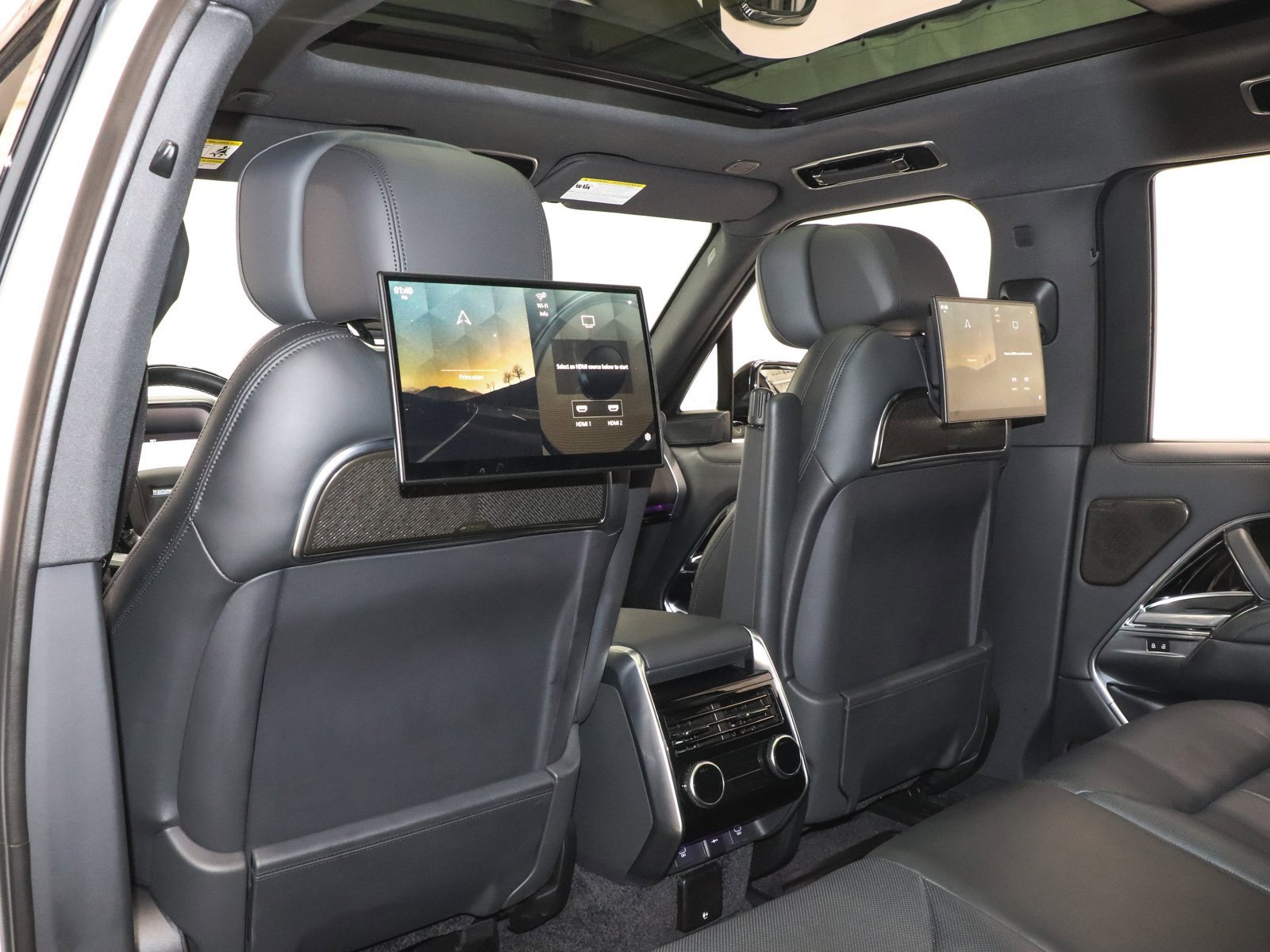 Used 2024 Land Rover Range Rover Autobiography image 24