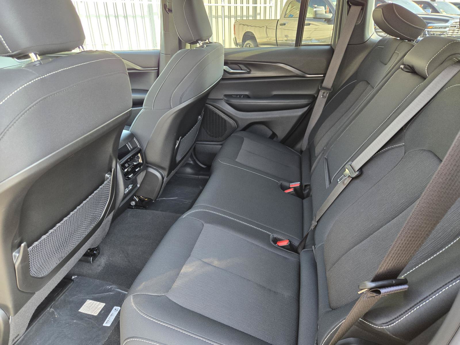 Used 2025 Jeep Grand Cherokee Laredo X RWD image 26