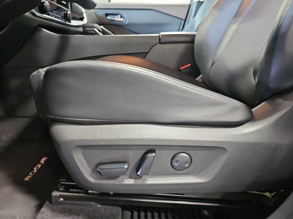 Used 2023 Nissan Rogue SV w/ SV Premium B Package AWD/4WD image 29