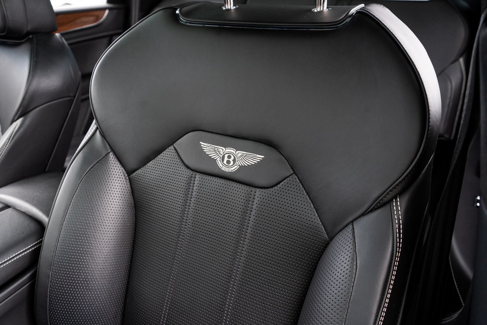 Certified 2023 Bentley Bentayga AWD/4WD image 29