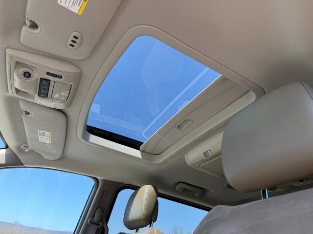 Used 2015 Chrysler Town & Country Limited Platinum w/ Trailer Tow Group FWD image 13