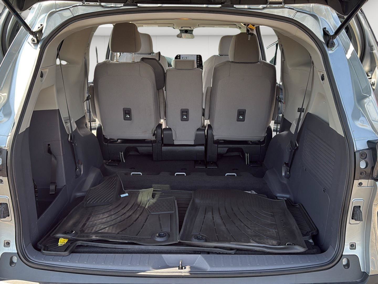 Used 2022 Toyota Sienna LE AWD/4WD image 18