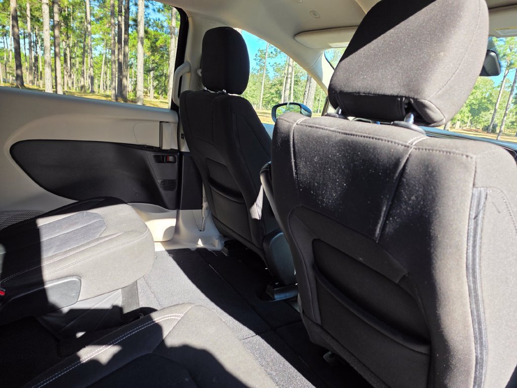 Used 2023 Chrysler Voyager LX FWD image 22