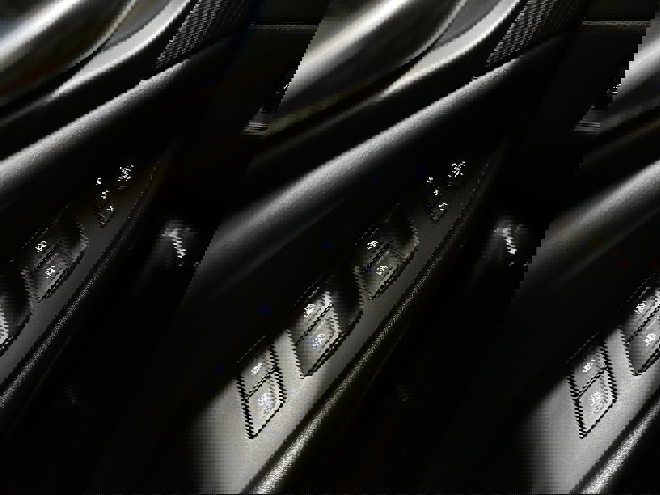 Used 2020 Cadillac Escalade ESV Premium Luxury image 25