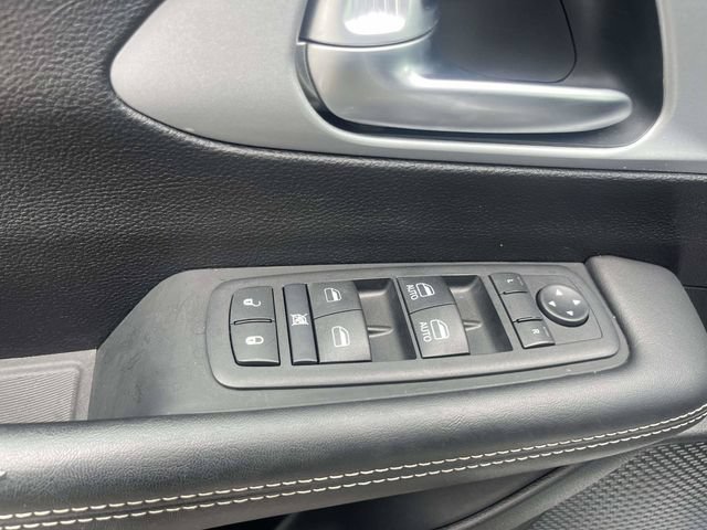 Used 2024 Chrysler Pacifica Touring-L w/ S Appearance Package FWD image 18