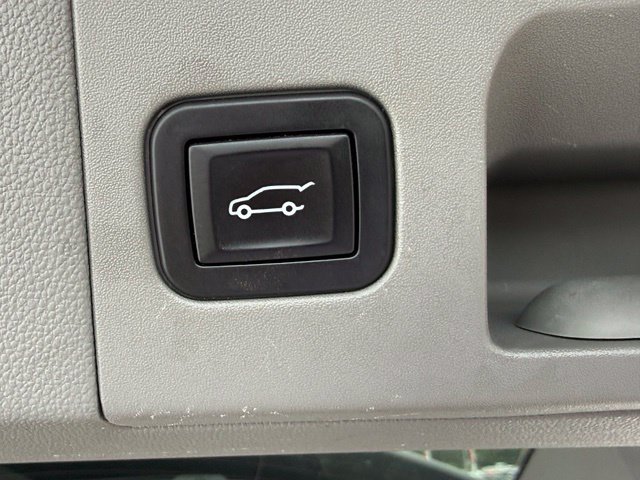 Used 2017 Cadillac XT5 Luxury w/ Driver Awareness Package FWD image 11