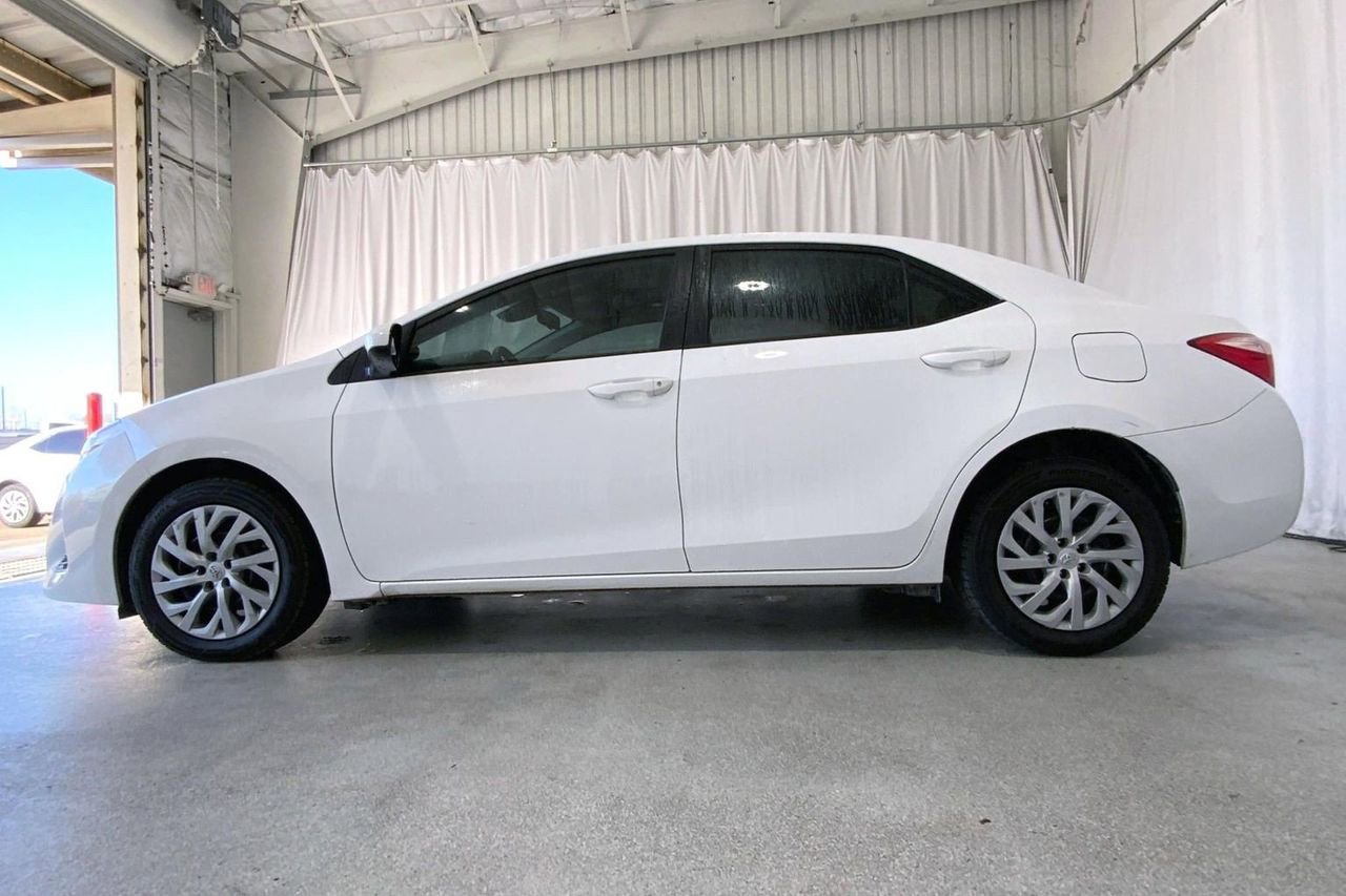 Used 2017 Toyota Corolla LE image 26