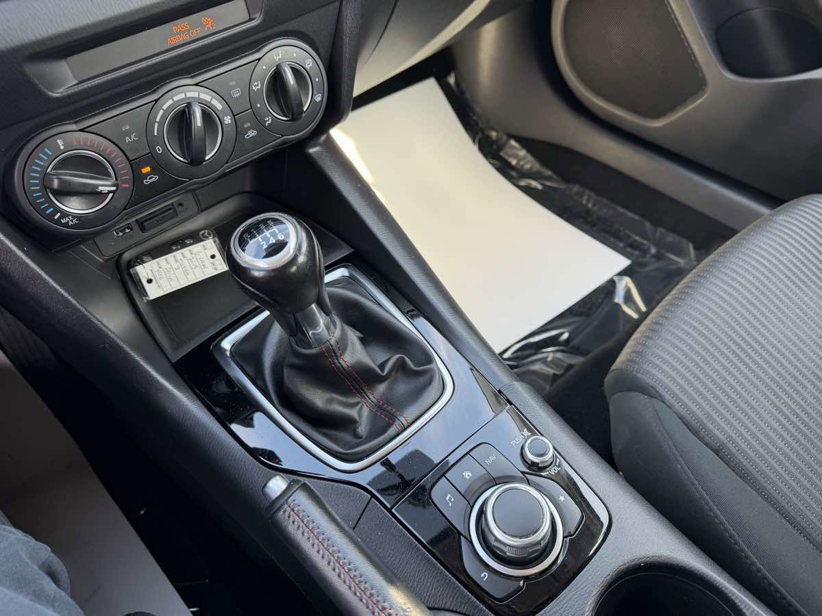 Used 2015 MAZDA MAZDA3 i Touring image 23