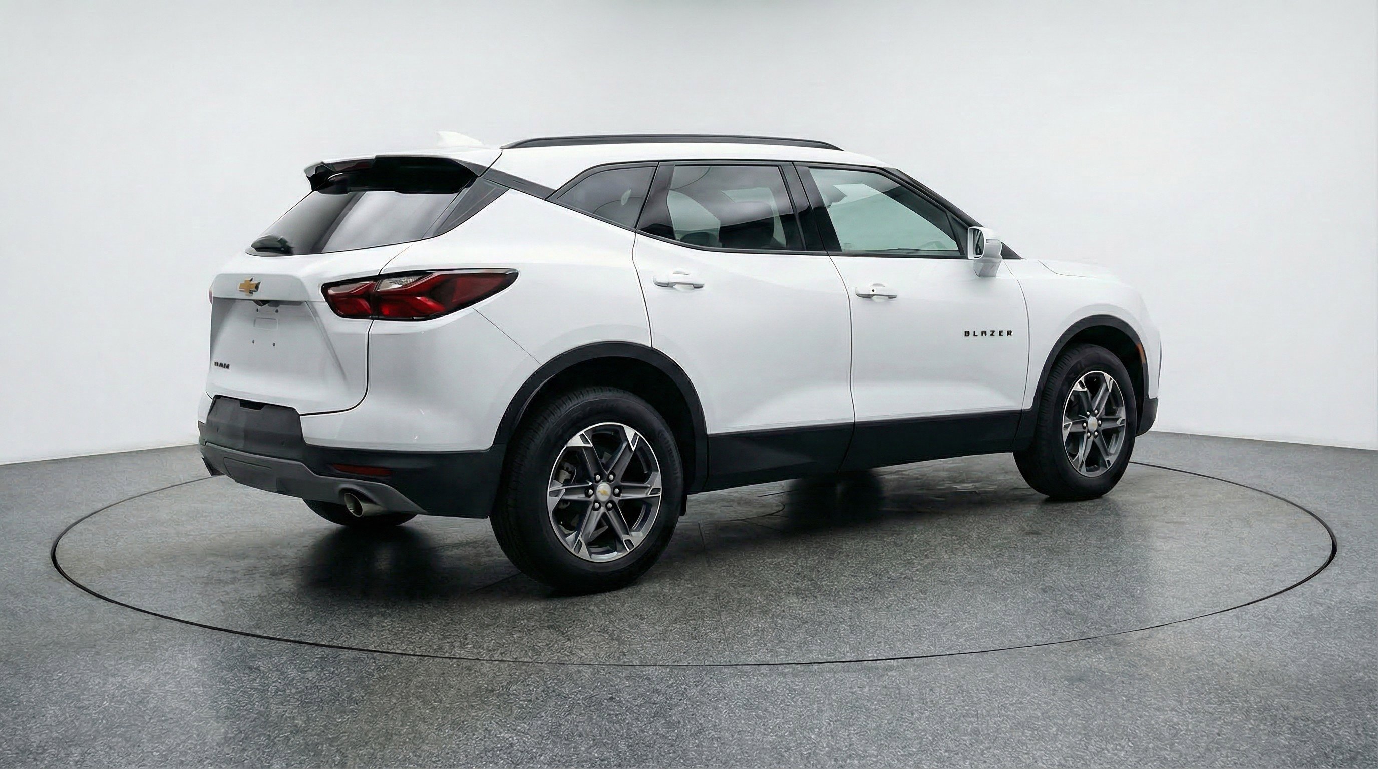 Used 2025 Chevrolet Blazer LT FWD image 9