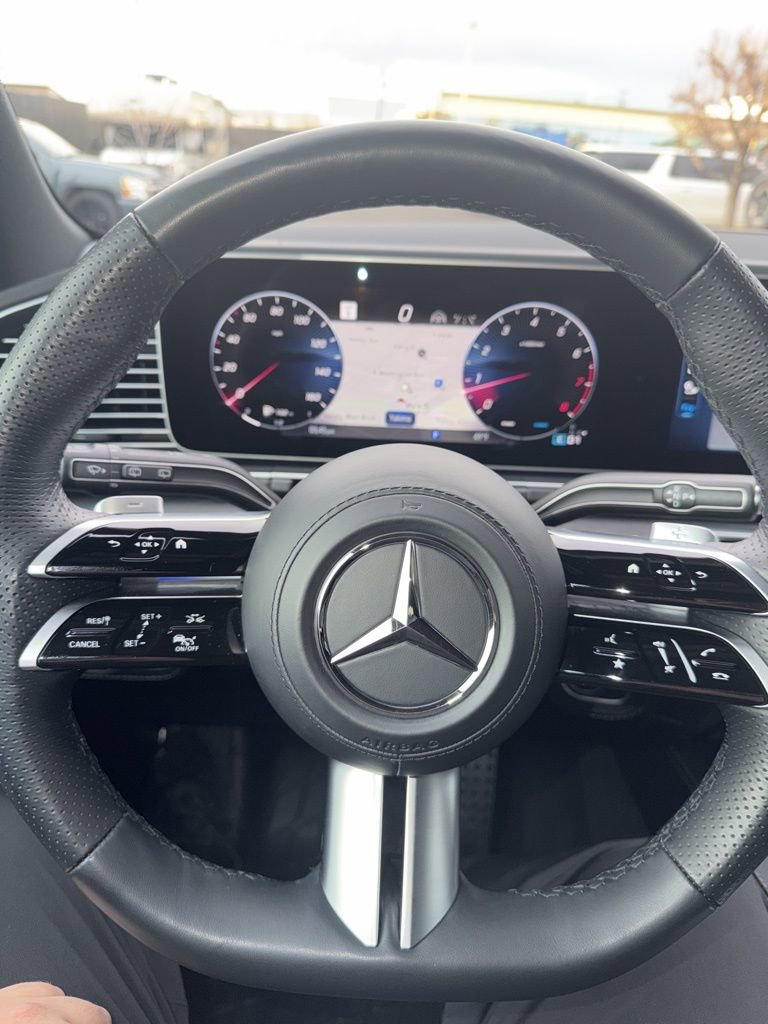 Used 2025 Mercedes-Benz GLS 450 4MATIC image 10