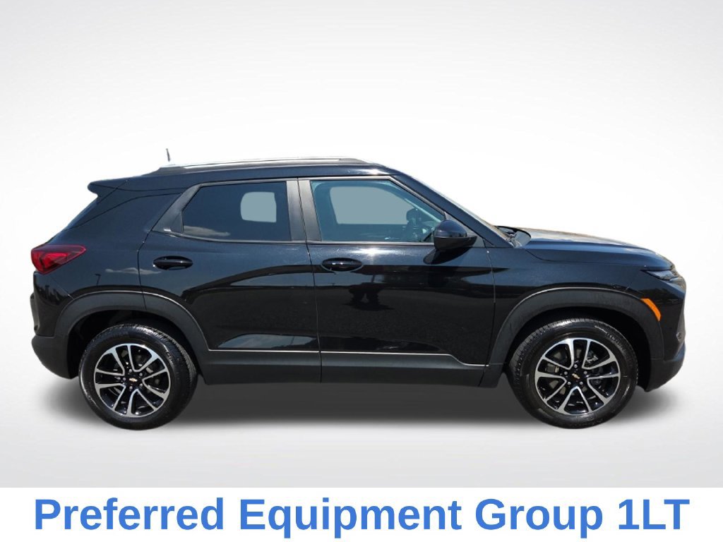 Used 2025 Chevrolet TrailBlazer LT FWD image 2