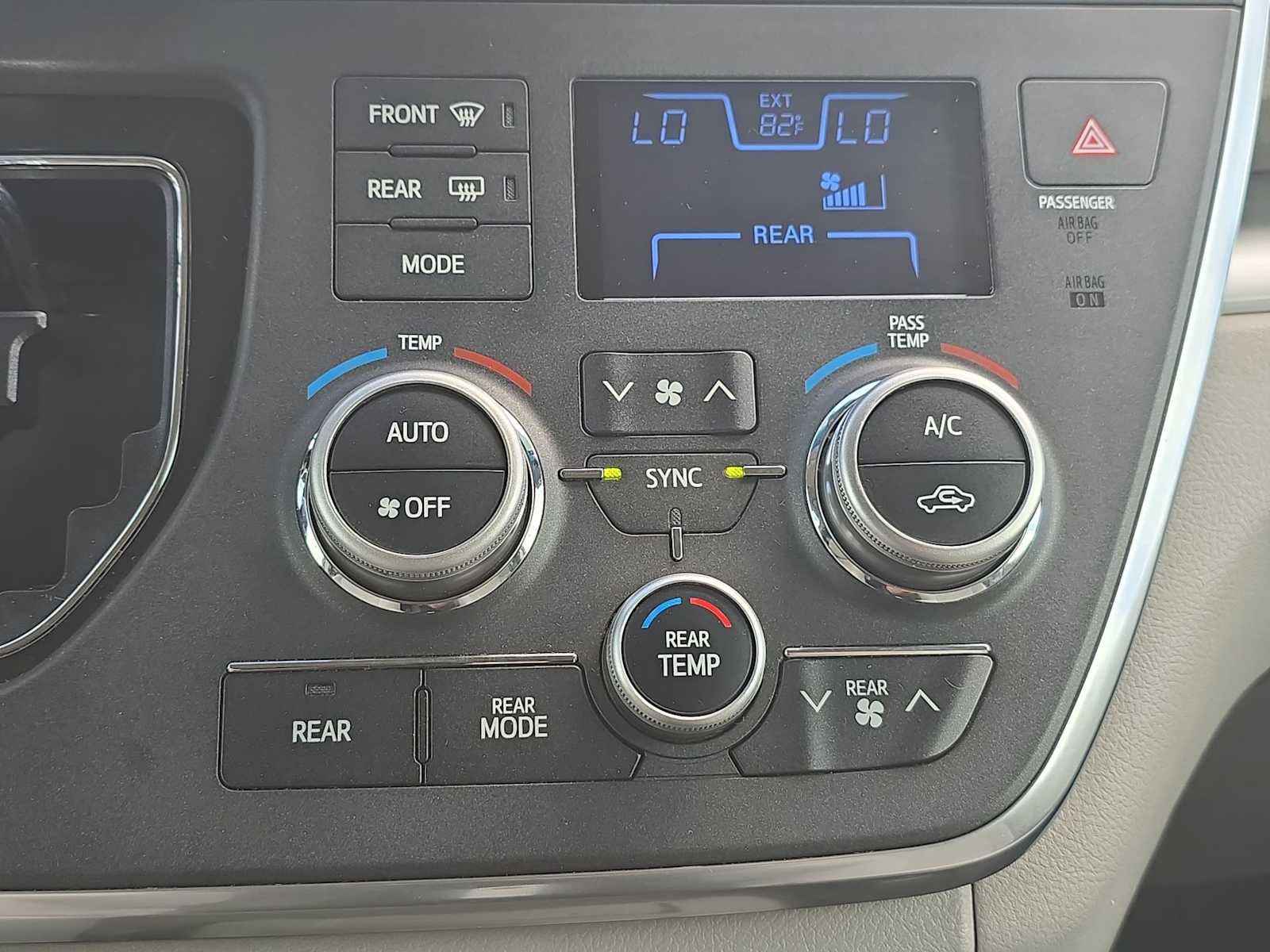 Used 2017 Toyota Sienna LE image 17